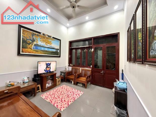 Bán nhà Kim Giang, Hoàng Mai. Gần KĐT Kim Văn Kim Lũ. 46m2 x 5 Tầng. GẦN Ô TÔ. 8 Tỷ 9