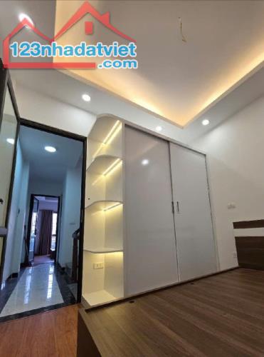 🔥CỰ KHỐI - NHÀ 37M² MỚI TINH FULL NỘI THẤT - 5,9 TỶ - Ô TÔ VÀO TẬN CỬA - 4