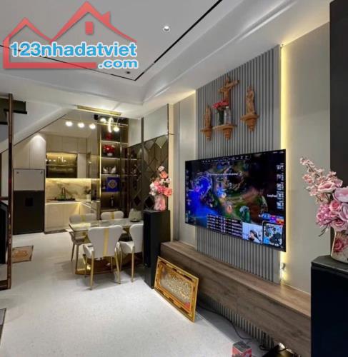 BÁN NHÀ ĐẸP – P.15 BÌNH THẠNH – ĐIỆN BIÊN PHỦ – XE HƠI ĐỖ CỬA – 40M2 - 5 PN - CHỈ 7.X TỶ