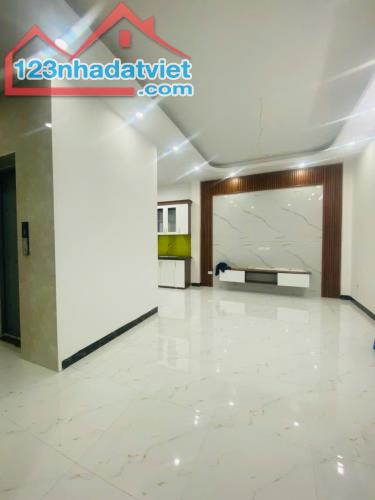 Bán nhà Trương Định - ngõ rộng nhà mới , dt 45M *5T thang máy giá 8.9 tỷ SĐ chính chủ