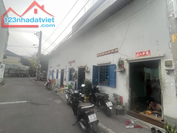 Bán Đất Phố Phúc Hoa - 242m2 x MT 17.5m Lô góc - Ngõ thông 2 oto tránh - Sổ đỏ vuông vắn
