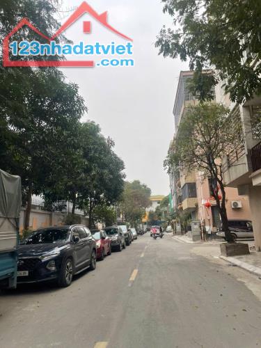 Bán Đất Phố Phúc Hoa - 242m2 x MT 17.5m Lô góc - Ngõ thông 2 oto tránh - Sổ đỏ vuông vắn - 3