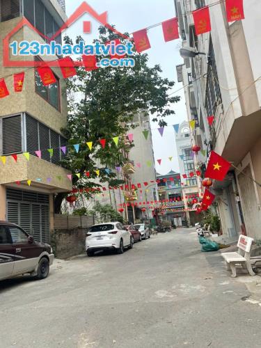 Bán Đất Phố Phúc Hoa - 242m2 x MT 17.5m Lô góc - Ngõ thông 2 oto tránh - Sổ đỏ vuông vắn - 4