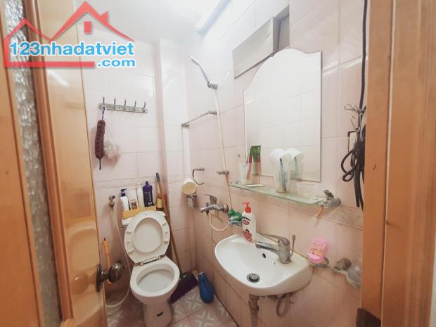 Bán nhà mặt phố Lý Nam Đế, quận Hoàn Kiếm, 62m2 x 2 tầng, mặt tiền 5m, vỉa hè, 39 tỷ!!! - 2