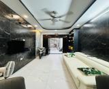 Lô góc đường Lạc Long Quân, full nội thất sẵn vào ở luôn, 3 bước ra ô tô, 33m2, 7,95 tỷ