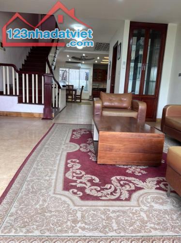 Cho thuê nhà Nc Ngõ 264 Ngọc Thụy 4tầng,90m2,đủ đồ,5pn ,20tr/th