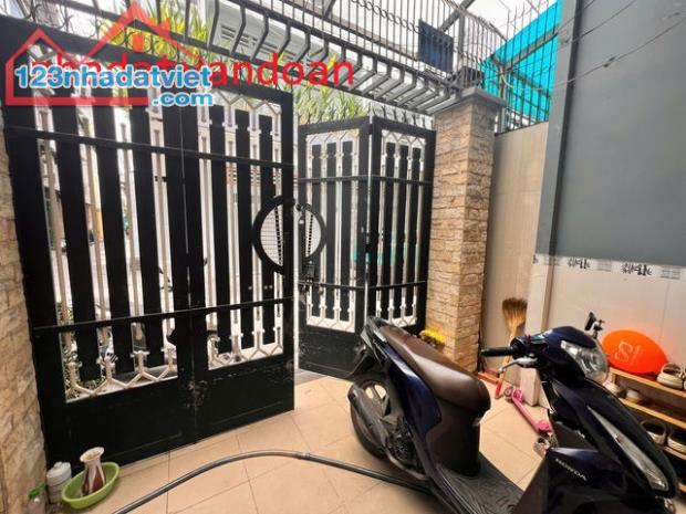 BÁN NHÀ HẺM XE TẢI ĐỒNG ĐEN, P.10, TÂN BÌNH, HẺM GÓC, SẠCH SẼ, YÊN TĨNH - NHỈNH 12 TỶ