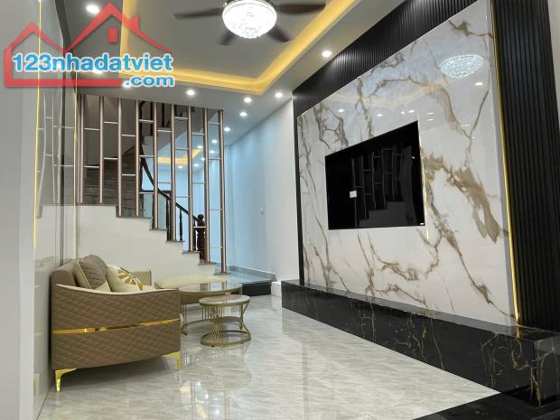 BÁn nhà phố Lê Thanh Nghị, Hai Bà Trưng 37m, 4 tầng. Giá: 8.1 tỷ. LH: 0327536893