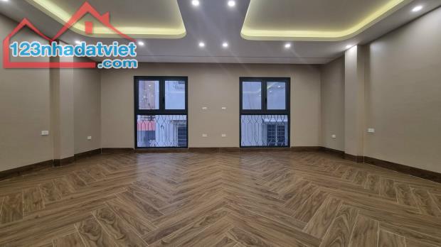 Cho thuê liền kề A10 thông sàn thang máy mặt phố Nguyễn Xuân Nham, Cầu Giấy. 100m X 4,5t,