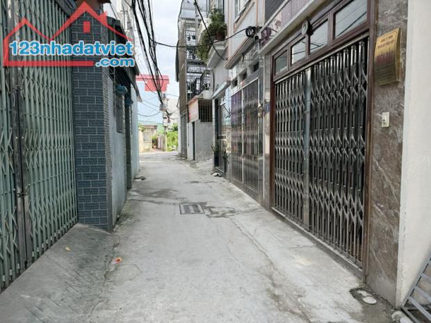 Đầu Tư An Toàn - DT: 44,7m2 nhà cấp 4 ngõ 197/80 Phúc Lợi. Ngõ thông, nở hậu, gần chợ - 1