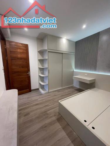 NHÀ DÂN XÂY, MỚI KOONG LÂM HẠ 60M, 5T, MT4M, GARA, THANG MÁY, Ô TÔ THÔNG, NỘI THẤT CƠ BẢN.