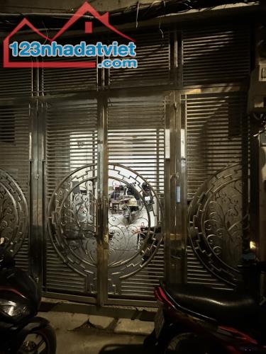 ĐÀO TẤN- BA ĐÌNH- DÂN XÂY- NGÕ THÔNG- HƠN 30 M RA MẶT PHỐ. KHU VỰC ÍT NGƯỜI BÁN