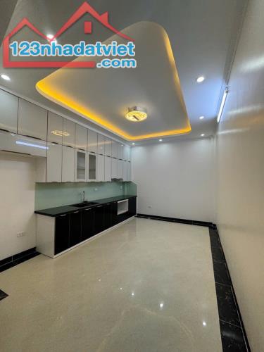 BÁN NHÀ ÂU CƠ - 53M - 5 TẦNG - THANG MÁY - 15 TỶ - 1