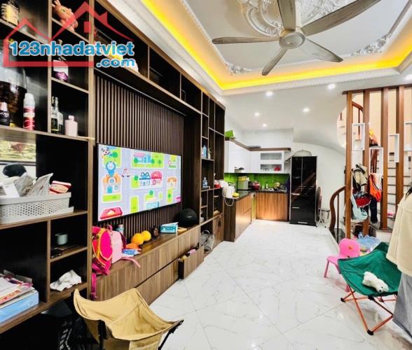 NHÀ ĐẸP VỀ Ở NGAY ! FULL NỘI THẤT ! 30,3M2 – 7,35 TY _ NGÕ PHẠM VĂN ĐỒNG, BẮC TỪ LIÊM