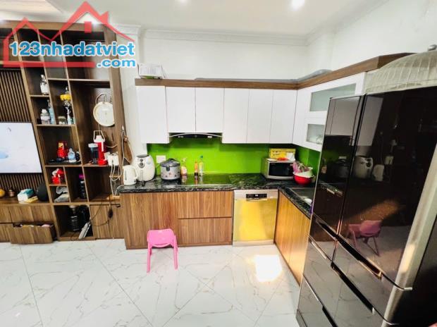 NHÀ ĐẸP VỀ Ở NGAY ! FULL NỘI THẤT ! 30,3M2 – 7,35 TY _ NGÕ PHẠM VĂN ĐỒNG, BẮC TỪ LIÊM - 1