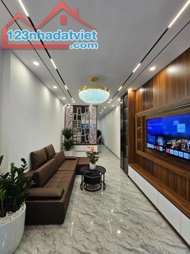 BÁN NHÀ PHỐ SÀI ĐỒNG LONG BIÊN. 52M² ,4 TẦNG  GIÁ CHÀO 8.5 TỶ .  CÁCH 1 NHÀ RA MẶT PHỐ . Ô