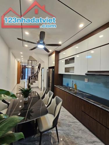 BÁN NHÀ PHỐ SÀI ĐỒNG LONG BIÊN. 52M² ,4 TẦNG  GIÁ CHÀO 8.5 TỶ .  CÁCH 1 NHÀ RA MẶT PHỐ . Ô - 2