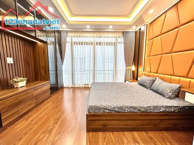 NHÀ 7 TẦNG, PHÂN LÔ, THANG MÁY, THÔNG SÀN, GARA Ô TÔ, NỘI THẤT XỊN, Ở NGAY PHỐ TRUNG KÍNH.