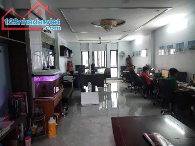 Siêu hót ,siêu vip ,siêu hàng hiệu .của phố tô hiệu , của khu nhà ở thương mại. Chỉ duy nh