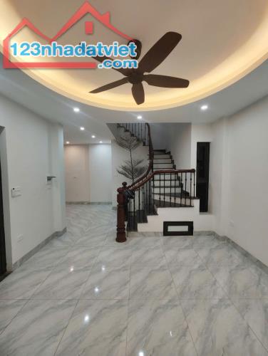 Nhỉnh 5 tỷ Biệt thự mini gần Ngũ Hiệp,Thanh Trì, 70m2 xây 4 tầng , ô tô đỗ cổng. - 3