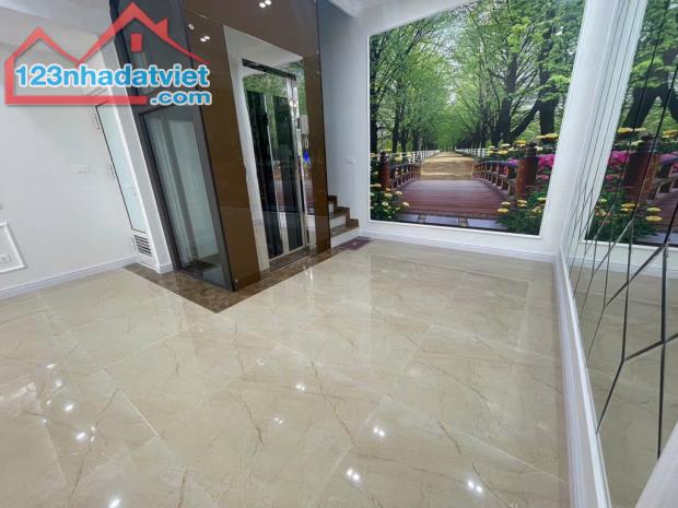BÁN NHÀ PHÂN LÔ VIP CẦU GIẤY, GARA Ô TÔ, 2 THOÁNG, THANG MÁY NHẬP KHẨU, KINH DOANH, 60M2,