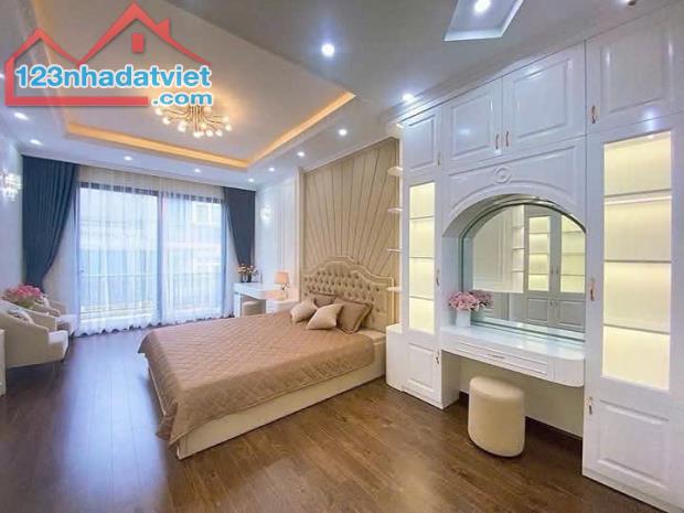 BÁN NHÀ xây mới MẶTPHỐ 5TẦNG,THANG MÁY ,3 ÔTÔ tránh, MẶT PHỐ,NGUYỄN TRÃI HÀ ĐÔNG