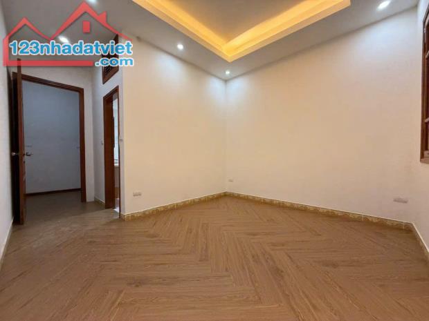 Nhà quận Đống Đa - Cách mặt phố Nguyễn Lương Bằng 15M - Gần phố - 2