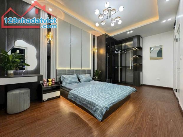 Cần bán nhà Đội Cấn - 5 tầng - 42m2