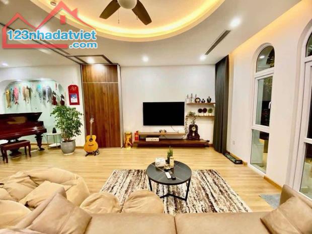 Bán nhà vip gara Nguyễn Văn Huyên 55m 7T thang máy vừa ở vừa kinh doanh, chỉ hơn 300tr/m2