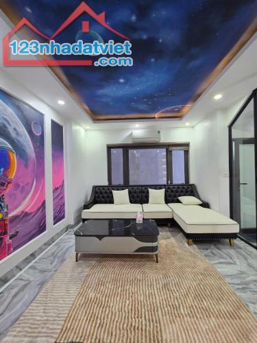 Nhà Đội Cấn 5 tầng 42m2 - Gần phố - Trung tâm quận Ba Đình - Vô cùng tiện ích 9,5 tỷ