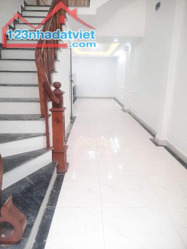 Bán nhà Kim Giang, Thanh Liệt, Thanh Trì DT 36m² 4 tầng. Giá 6,15 tỷ. Ô tô gần.