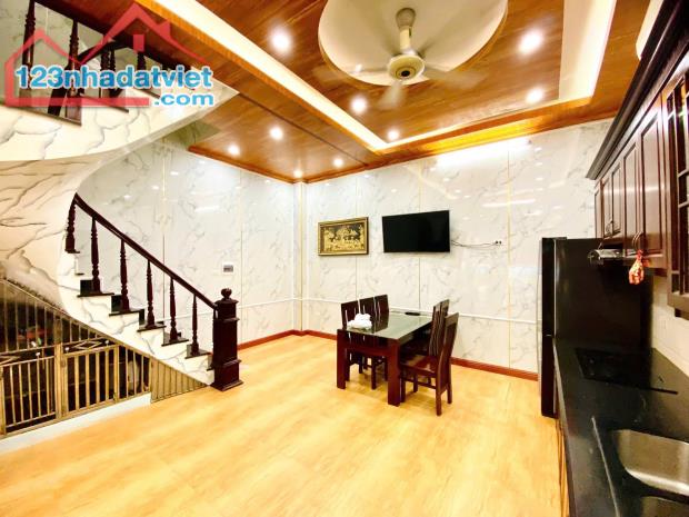 7,5 t.ỷ  B.á.n nhà Ngõ 38 Xuân la - Gần phố - Ngõ nông - Nhà dân xây kiên cố - Ô tô 7 chỗ - 1