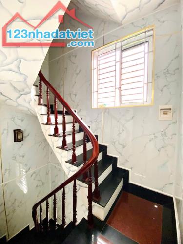7,5 t.ỷ  B.á.n nhà Ngõ 38 Xuân la - Gần phố - Ngõ nông - Nhà dân xây kiên cố - Ô tô 7 chỗ - 5