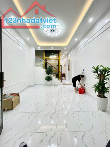 Bán nhà phố Thái Hà, Đống Đa, 5 tầng thang máy mới, gara ô tô, ngõ thông, gần phố