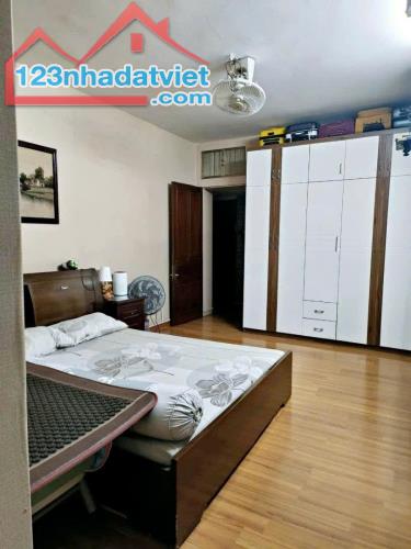 BÁN NHÀ TẬP THỂ QUẬN HAI BÀ TRƯNG. 60M2. NHÀ CHÂN ĐẾ . Ô TÔ KD. NHỈNH 4TỶ3 - 2