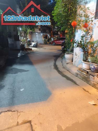 BÁN NHÀ TẬP THỂ QUẬN HAI BÀ TRƯNG. 60M2. NHÀ CHÂN ĐẾ . Ô TÔ KD. NHỈNH 4TỶ3 - 4