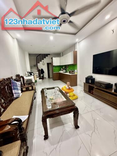 BÁN NHÀ 5 TẦNG CỔ NHUẾ NGÕ 347, DT 35.1M GIÁ 6.75 TỶ CÓ THƯƠNG LƯỢNG