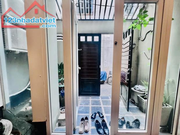 💖 Bán nhà đẹp trung tâm Quận 1 57m giá hợp lý 18,5 tỷ 6 phòng hẻm xe hơi