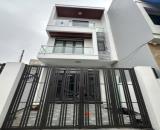 Bán nhà 61mx 3 tầng Độc lập Sân Cổng riêng đường Khúc Hạo Ôtô đỗ gần.