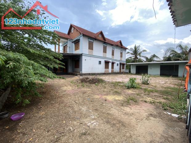 BÁN BIỆT THỰ SÂN VƯỜN 1000m2, 2 TẦNG, NGUYỄN XIỂN, GẦN VINHOMES, LONG BÌNH, QUẬN 9 - 1