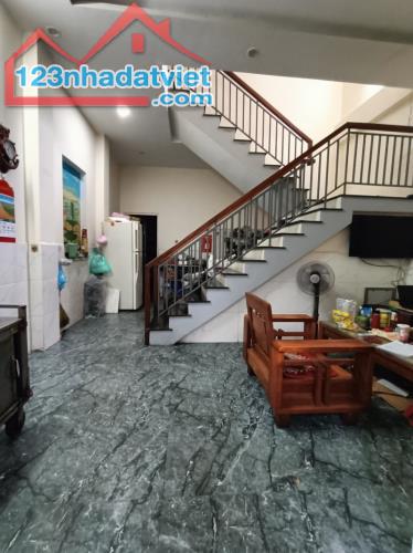# Nhà Hoàng Diệu, góc Kiệt 3 mặt thoáng, sát kiệt chính, 65m2, 2 tầng đúc cực chắc, 3.1 tỷ - 2