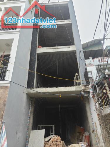 Bán nhà Ngọc Thụy Long Biên 50m2, thang máy, ô tô thông, kinh doanh, 200m ra Hồng Tiến