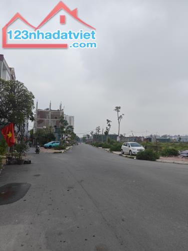 Bán nhà Ngọc Thụy Long Biên 50m2, thang máy, ô tô thông, kinh doanh, 200m ra Hồng Tiến - 2