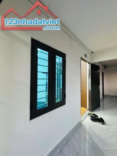 Bán khẩn cấp nhà 8/3 Hai Bà Trưng 70 m2-3,2 tỷ nhà mới ở ngay ,đầy đủ nội thất - 4