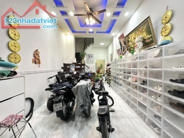 Bán Nhà Quận 3, Đường Lê Văn Sỹ,4 Tầng, 55m2, Bank đinh giá 8.5 tỷ bán giá chỉ 6 tỷ 900 TL - 4