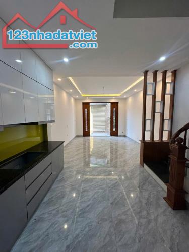 NHÀ ĐẸP GẦN KHU VINHOMES ĐAN PHƯỢNG 33M2 - 5 TẦNG - GIÁ CHỈ 4.65 TỶ - 2