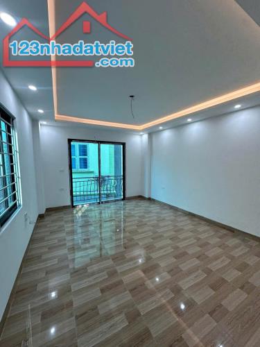 NHÀ ĐẸP GẦN KHU VINHOMES ĐAN PHƯỢNG 33M2 - 5 TẦNG - GIÁ CHỈ 4.65 TỶ - 3