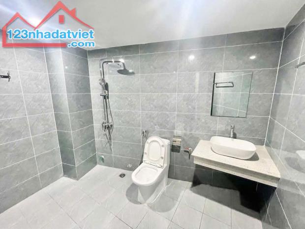 NHÀ ĐẸP GẦN KHU VINHOMES ĐAN PHƯỢNG 33M2 - 5 TẦNG - GIÁ CHỈ 4.65 TỶ - 4