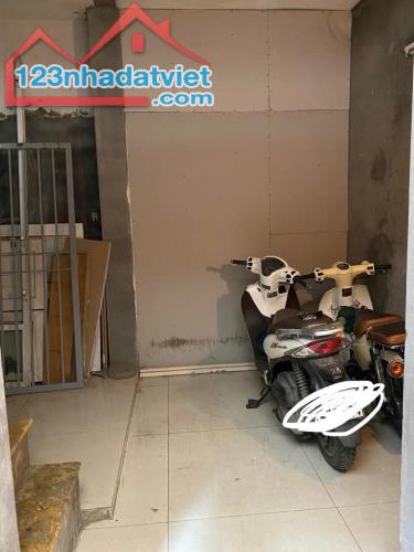 Cho thuê nhà ngõ phố Lê Đại Hành Hai Bà Trưng 40m x 3 tầng, giá 7.3tr/tháng