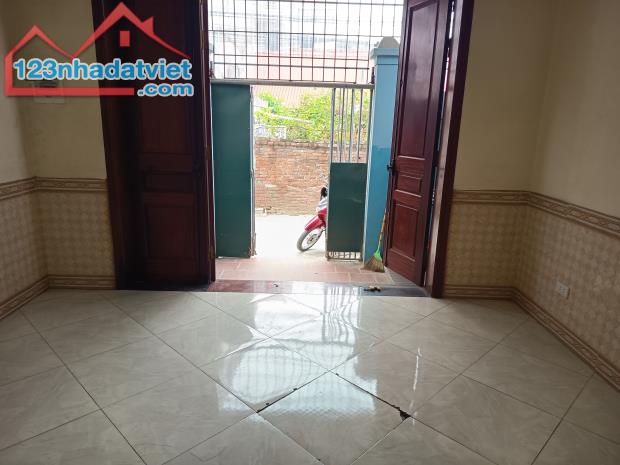 Bán nhà Đức Thượng 50 m2, đường trước nhà ô tô đỗ, kinh doanh được.